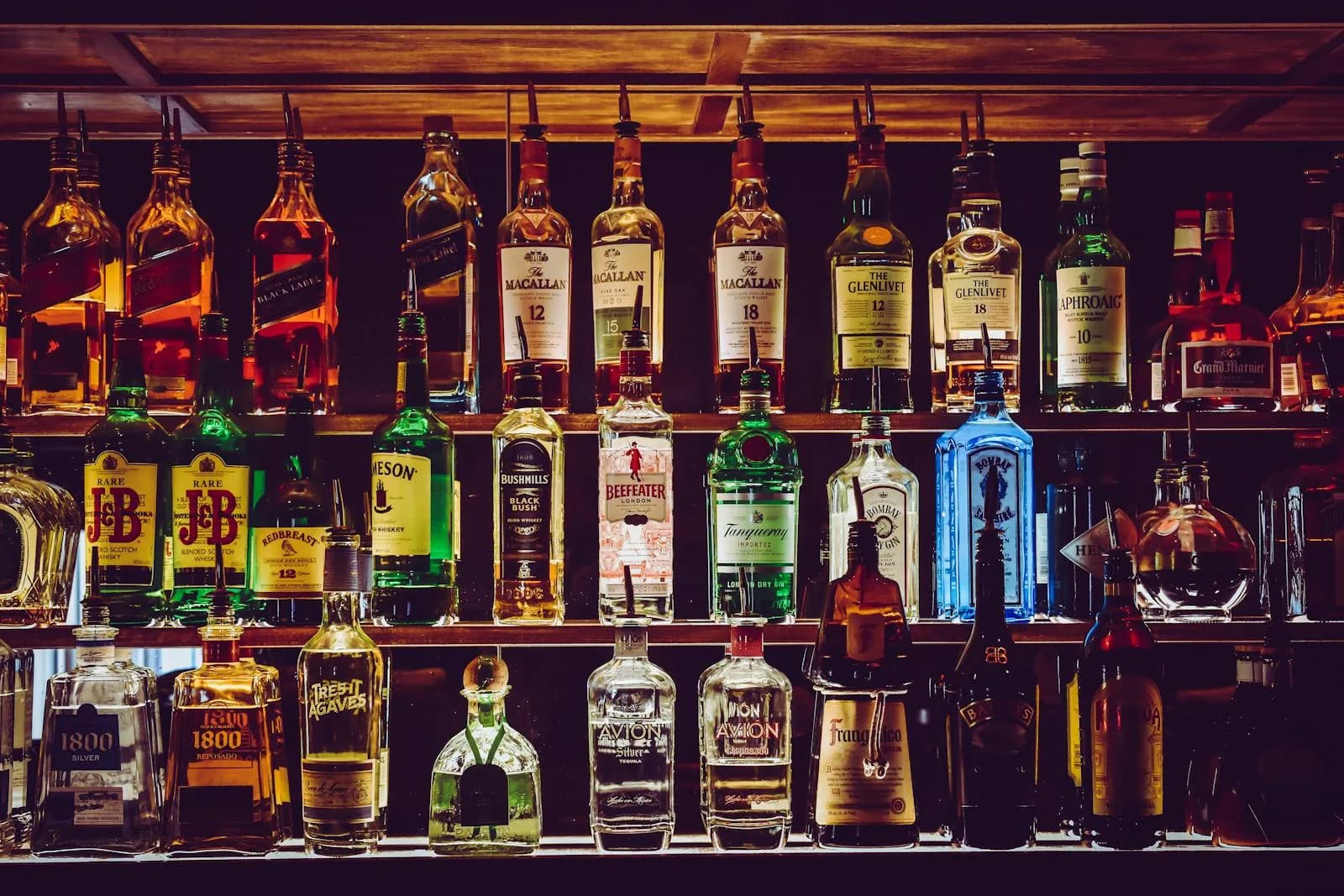 PG Soft Cocktail Nights review sa SCBAR — paano laruin sa Pinoy operator, 96.71% RTP, neon-cocktail cluster mechanic