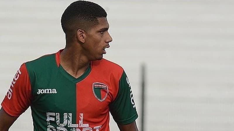 WNET Sports phan tich: cau thu ronald araujo tu thu linh den cai ten phai roi barca va tac dong thuc te