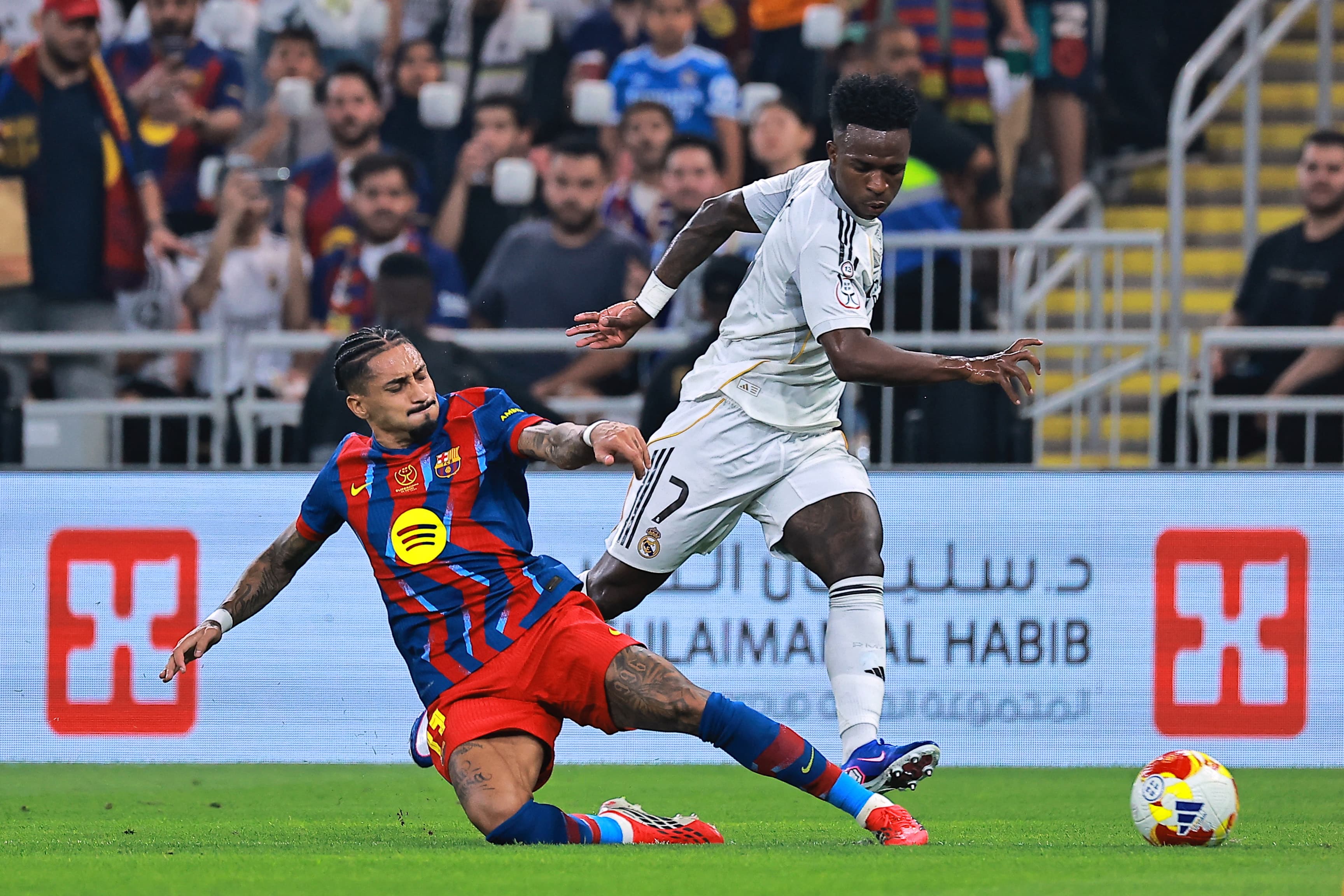 Đêm El Clasico 10/5 tại Camp Nou — Câu chuyện 90 nghìn culé, Yamal vắng và đêm đăng quang Barcelona