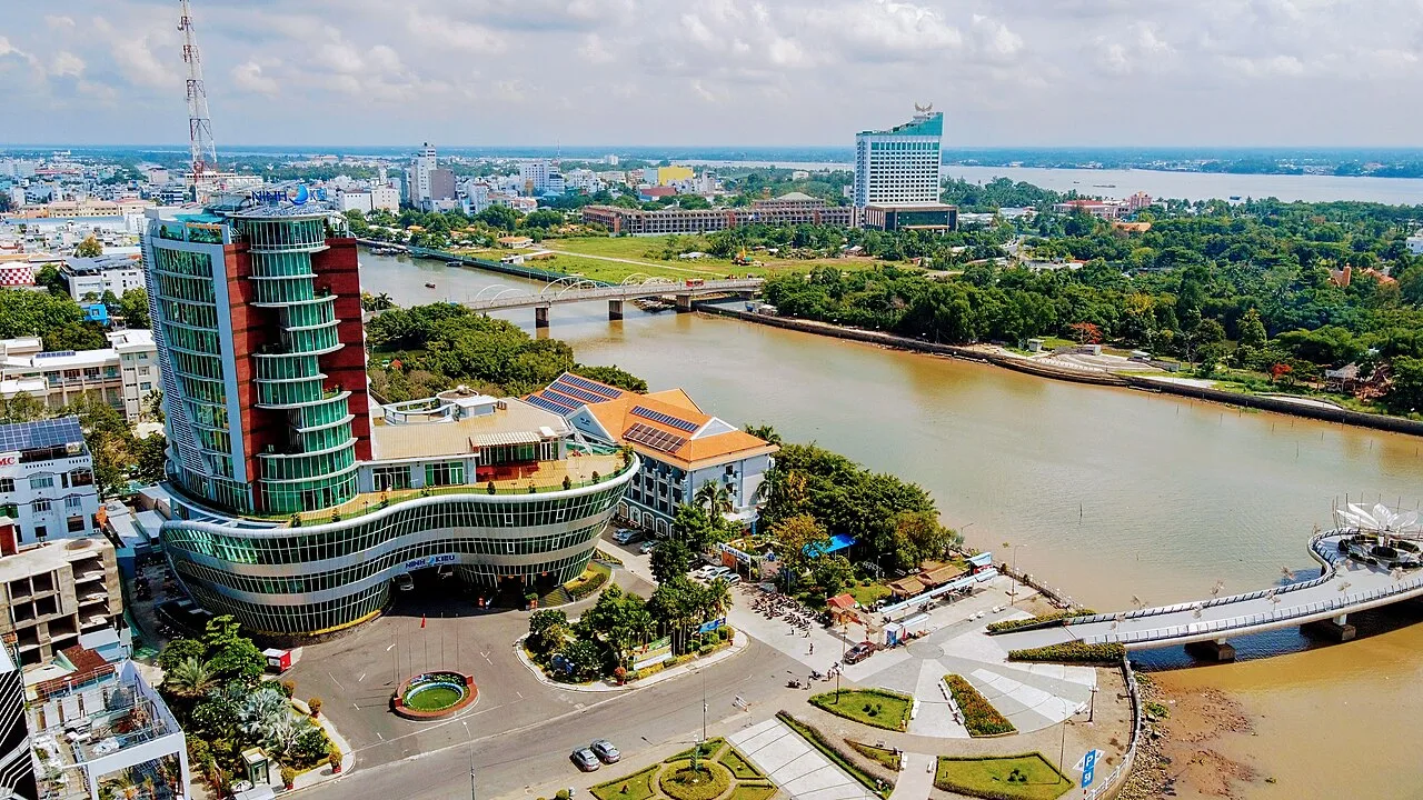 Chú Sáu Hàng Nước XSMN Chiều Chủ Nhật Bến Tre: Văn Hóa Coi Quẻ Vs Tần Suất Số Thật — Tại Sao Số Mơ Không Đoán Được Kỳ Sau (Câu Chuyện Cô Năm Trượt 5 Kỳ)