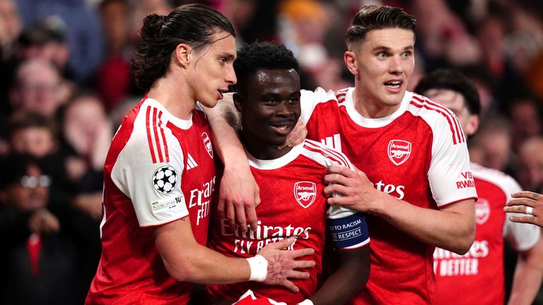 Bukayo Saka ăn mừng bàn thắng đưa Arsenal vào chung kết Champions League sau khi hạ Atlético Madrid