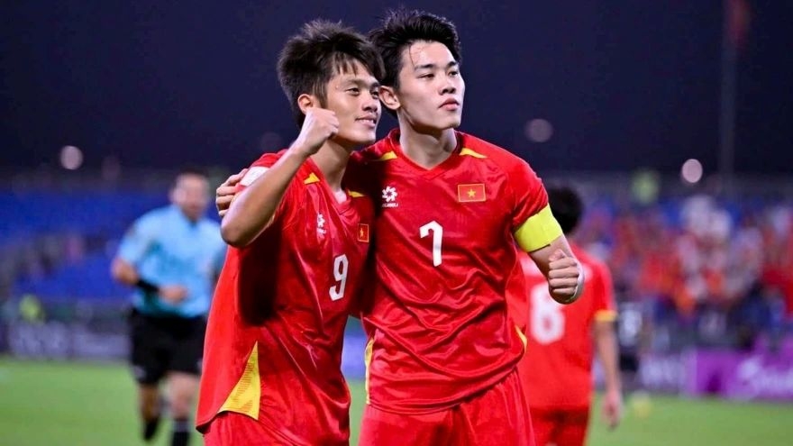 U23 Việt Nam ăn mừng tấm huy chương đồng U23 Asian Cup 2026 sau chiến thắng U23 Hàn Quốc 7-6 luân lưu tại Riyadh