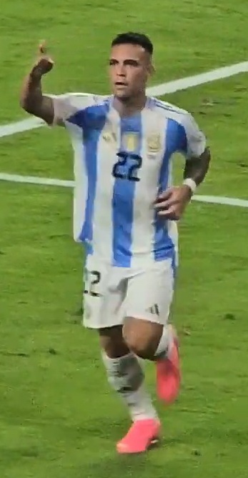 Lautaro Martinez ăn mừng — biểu tượng cuối tuần viral 9-11/5/2026 fan Việt cháy nóc
