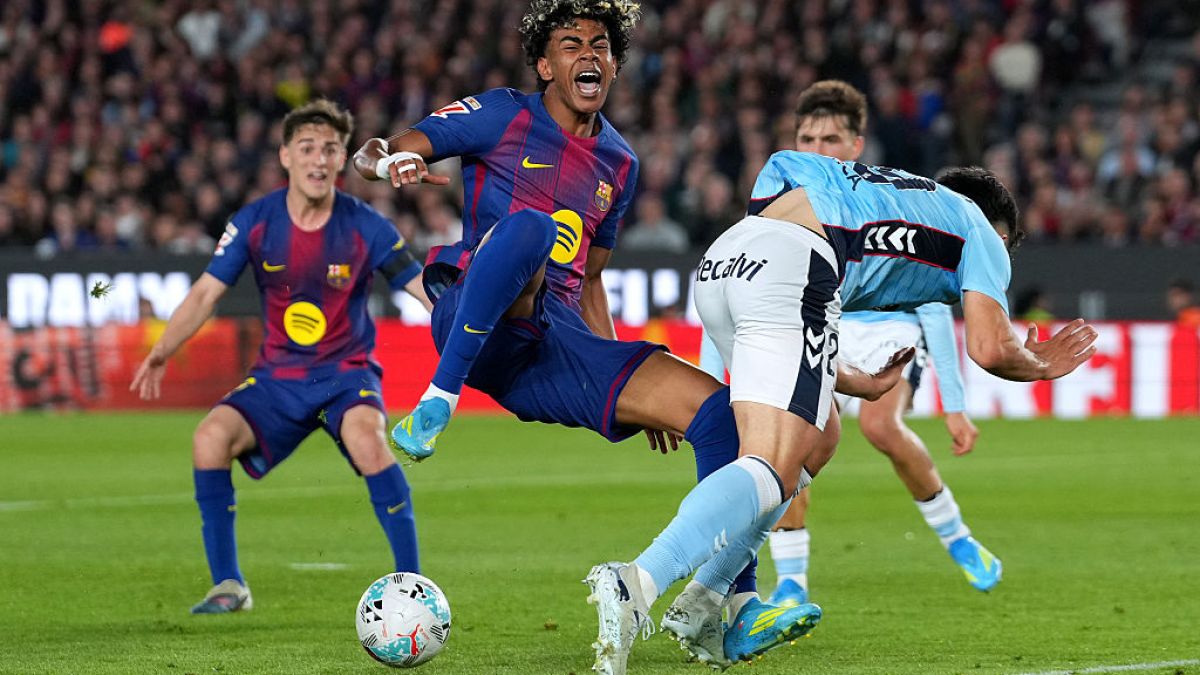 Lamine Yamal ăn mừng bàn thắng trong màu áo Barcelona mùa 2025-26