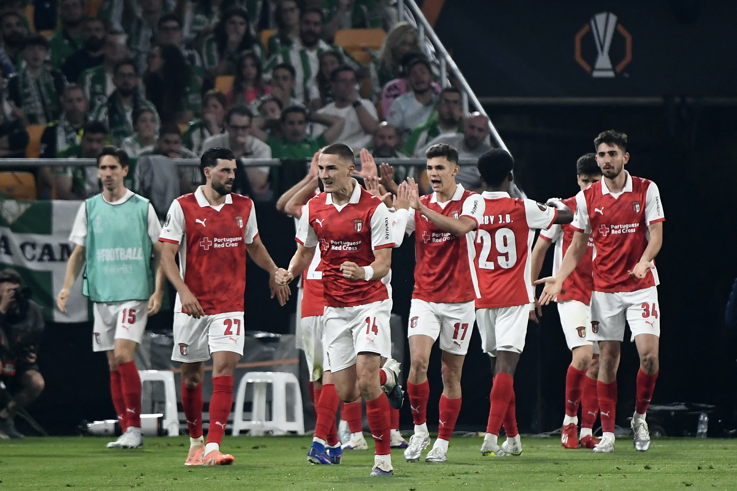 Mario Dorgeles ghi bàn phút 92 giúp Braga đánh bại Freiburg 2-1 bán kết Europa League 2026